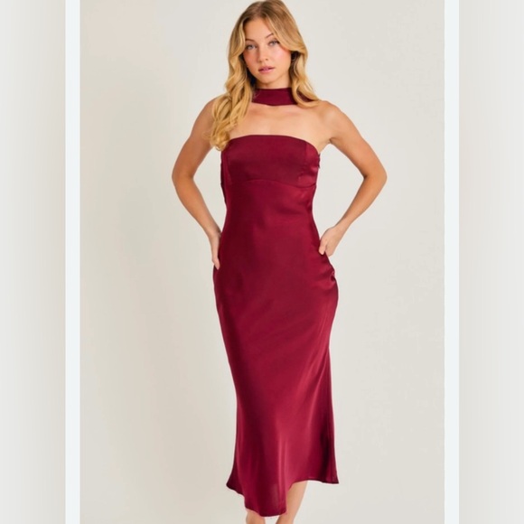 Elegant Burgundy Strapless Evening Gown - Picture 1 of 6